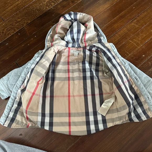 Gray Hooded Jacket with Plaid Lining - Picture 5 of 8